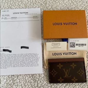 ⭐️SOLD⭐️ Louis Vuitton monogram card holder
